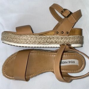PLATFORM STEVE MADDEN SANDALS